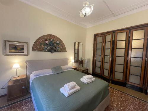 Terrace & 1930s Charm - Vatican Walk