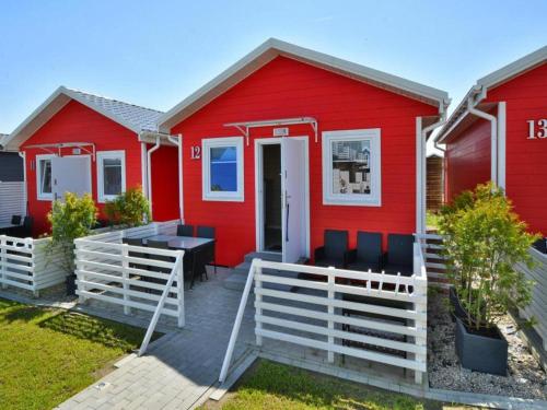Single-story holiday homes, pool, playground