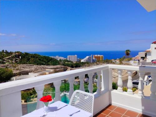 Detached Panoramic sea view Villa close to Siam park, with private swimming pool