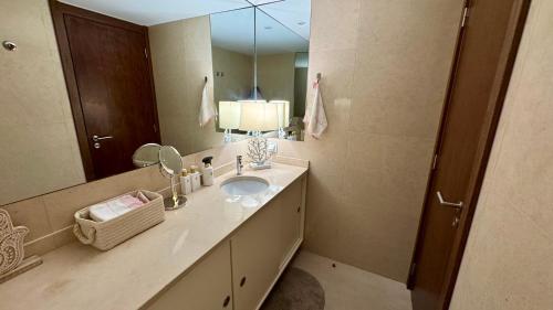 Un baño de One bedroom with hotel amenities Nomad Dreams N5
