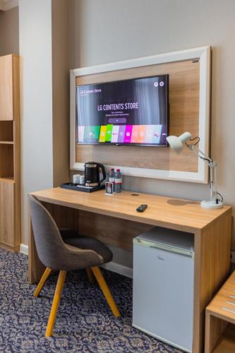Kuchyň nebo kuchyňský kout v ubytování Metro City Hotel