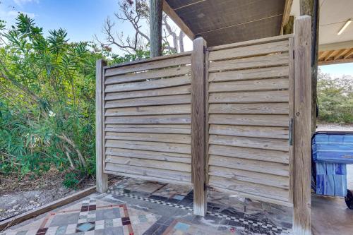 Φωτογραφία από το άλμπουμ του Walk to Ocean Beach House with Pool in Port St Joe! σε Cape San Blas