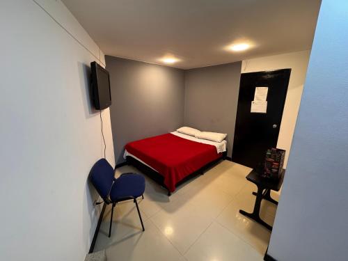 Una televisión o centro de entretenimiento en Hotel Bogotá Suites Teusaquillo