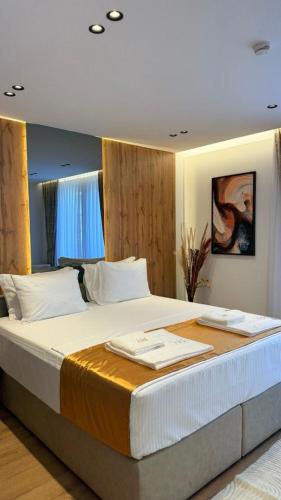 Una cama o camas en una habitación de Hotel Ari Gjakove