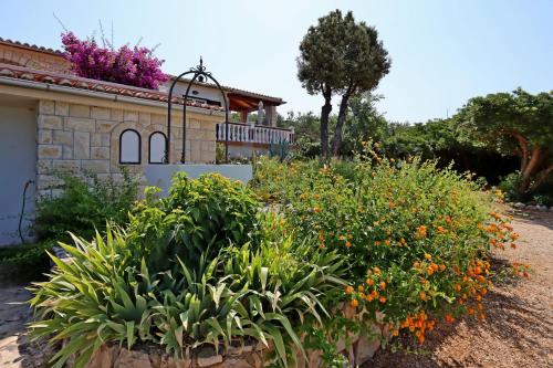 Apartments with parking space Barbat, Rab - 24215