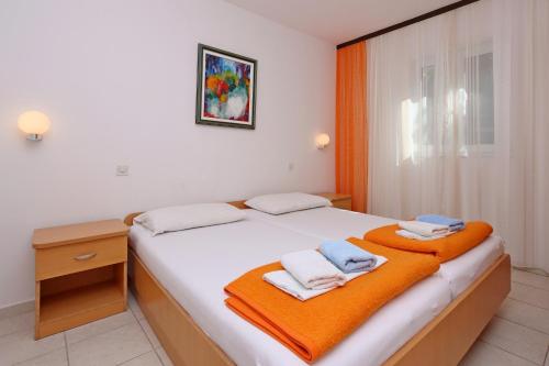 Apartments with parking space Barbat, Rab - 24215