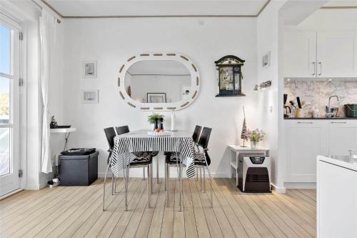 Η κουζίνα ή μικρή κουζίνα στο 4106-Borre-Klintholm-Havneby-6