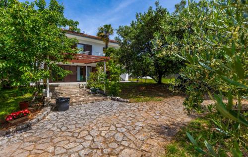 2 Bedroom Lovely Apartment In Malinska