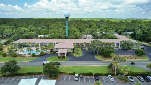 an aerial view of a resort with a parking lot at Best Western Plus Jekyll Island in Jekyll Island