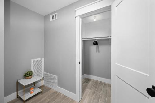 a hallway with a door leading to a closet at Bright and Airy 2BR with King Bed Free Parking and Pool in Houston