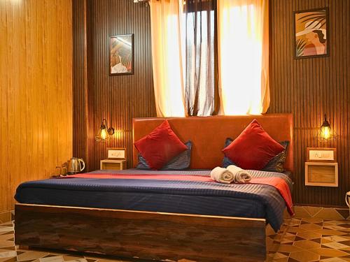 Skyard Hostel Rishikesh Laxman Jhulaにあるベッド
