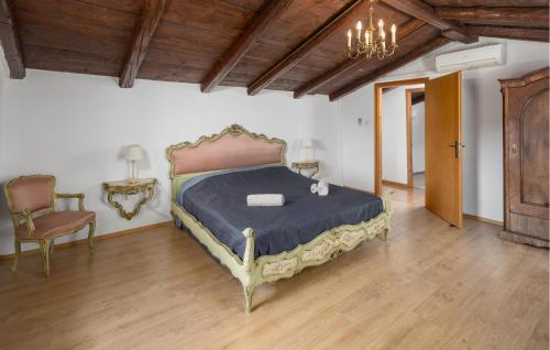 Postel nebo postele na pokoji v ubytování 2 Bedroom Beautiful Home In Oprtalj