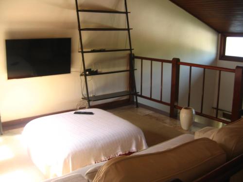 Un pat sau paturi într-o cameră la Casa do Sergio