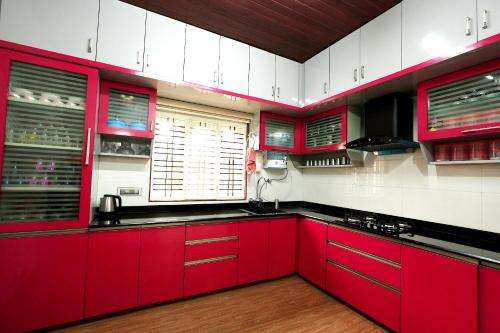 Dapur atau dapur kecil di Hoovinamane Homestay - 5BH, Full Villa, Home Food, Estate