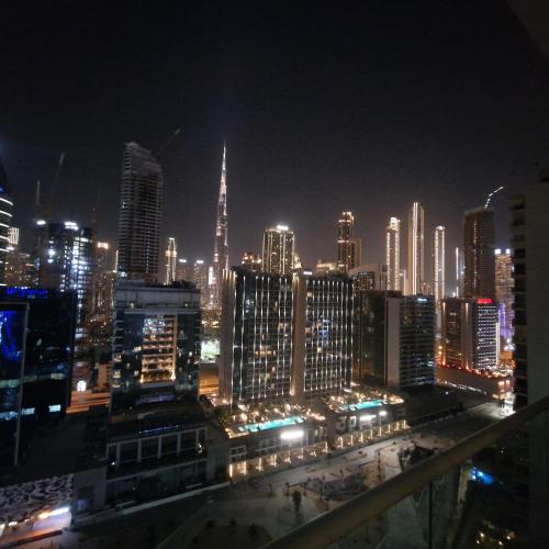 Cozy 2bedroom with Full Burj Khalifa in Business Bay, Downtown with Crib and high chair