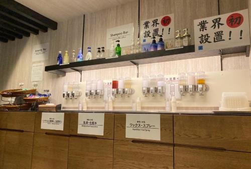 a counter with a bunch of glasses on it at Hotel YAN-NEKO in Hirakata