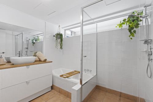 a bathroom with a tub and a sink and a shower at LOCATION, LOCATION! Walk to anywhere! in Gold Coast