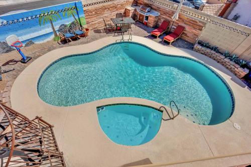 an overhead view of a swimming pool on a cruise ship at Villa Juan BR Private Entry Pool Spa BBQ Free Parking in Las Vegas