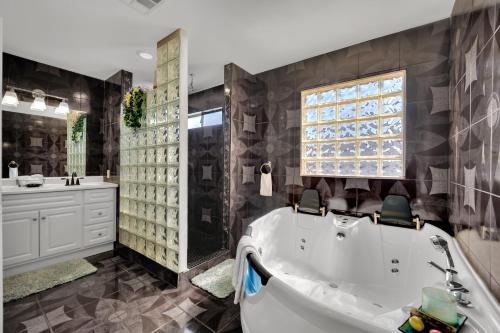 Kamar mandi di Villa Juan guest house private