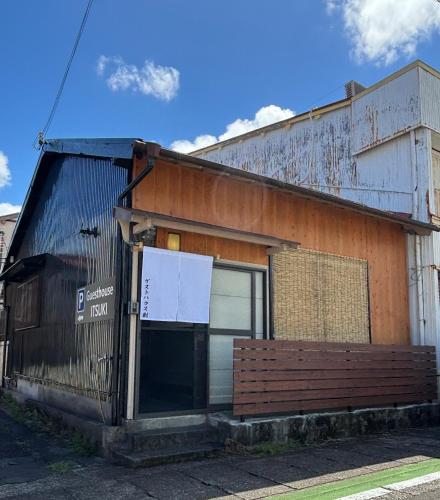 a building with an open door on the side of it at ゲストハウス樹 in Shingu