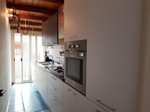 Kuchyň nebo kuchyňský kout v ubytování Terrazzo sul mare
