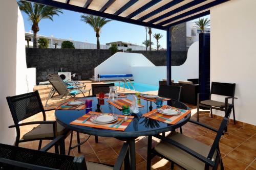 Lanza Coloradas 20, heated pool