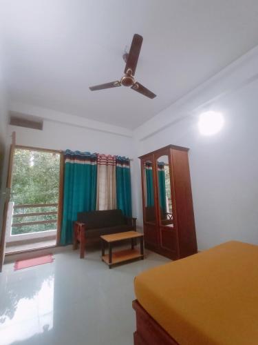 Postel nebo postele na pokoji v ubytování PERIYAR Paradise,Thekkady,kumily