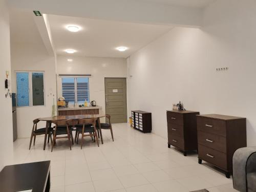 a kitchen and dining room with a table and chairs at Ummu's homestay in Tanah Rata