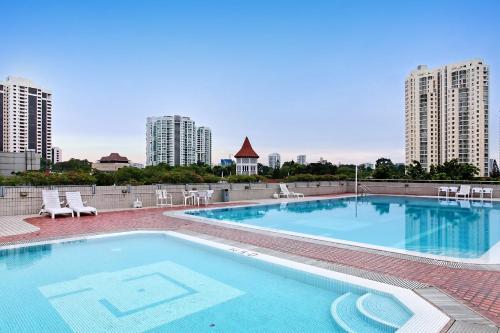 Бассейн в Far East Plaza Residences by Far East Hospitality или поблизости