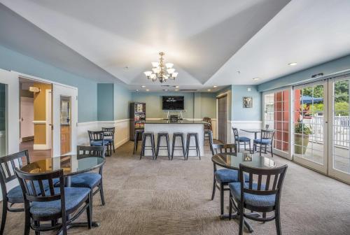 Η κουζίνα ή μικρή κουζίνα στο MainStay Suites Port Saint Joe South
