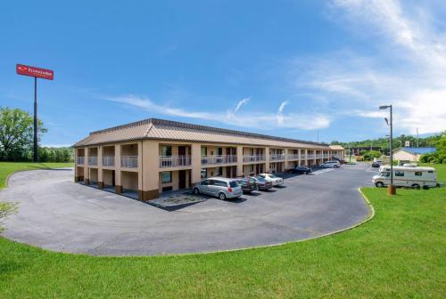 a hotel with cars parked in a parking lot at Econo Lodge Inn & Suites Knoxville East in Knoxville