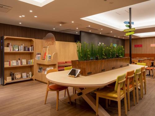 Perpustakaan di hotel
