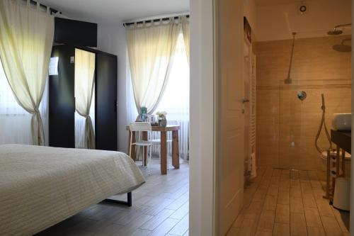 Ένα ή περισσότερα κρεβάτια σε δωμάτιο στο B&B La Rosa del Lago