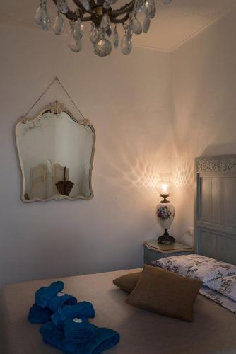a bedroom with a bed and a mirror on the wall at B.E.A. Maison in La Spezia