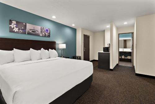 a large white bed in a hotel room at Sleep Inn Kelso Longview in Kelso