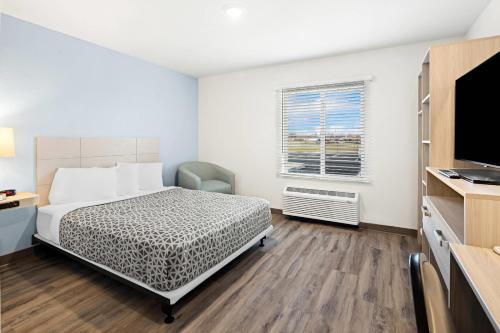 Μια τηλεόραση ή/και κέντρο ψυχαγωγίας στο WoodSpring Suites Billings
