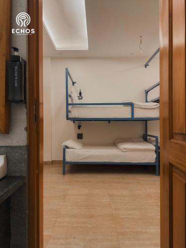 Cama o camas de una habitación en ECHOS Hotel Rishikesh