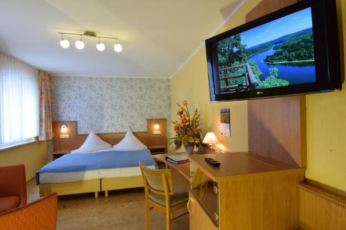 Postel nebo postele na pokoji v ubytování Hotel & Gasthof Garküche