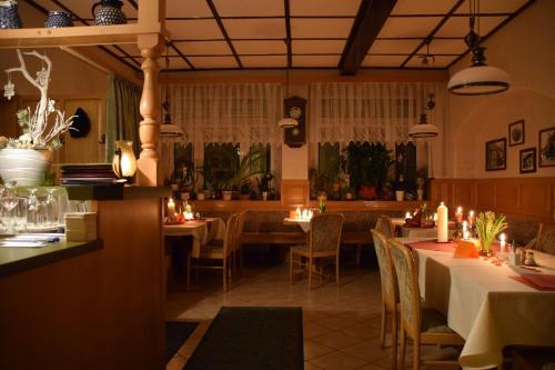 Restaurant ou autre lieu de restauration dans l'établissement Hotel & Gasthof Garküche