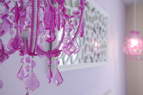 a bunch of pink beads hanging from a chandelier at Residencial Terra de Mar Calpe, Grupo Terra de Mar, alojamientos con encanto in Calpe