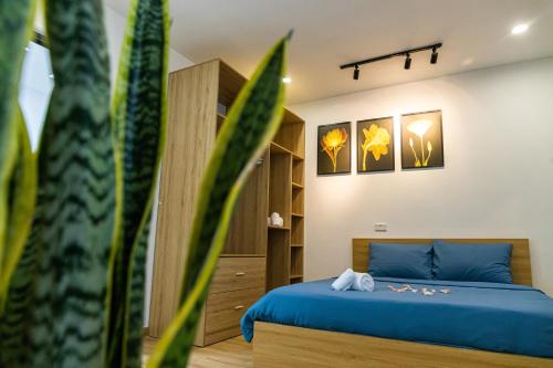 Ένα ή περισσότερα κρεβάτια σε δωμάτιο στο New Happy House Homestay's My Khe Beach with 4BR