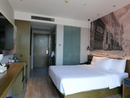 Postel nebo postele na pokoji v ubytování ibis Styles Wuhan Optics Valley Square Hotel