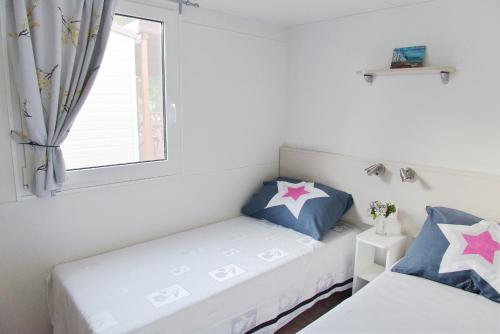 Postel nebo postele na pokoji v ubytování Mobile Homes Murter