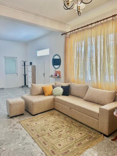 Villa Dora Vlore - Spacious Villa 3 Bedrooms 3 Baths, Private Parking, Beach 10 min