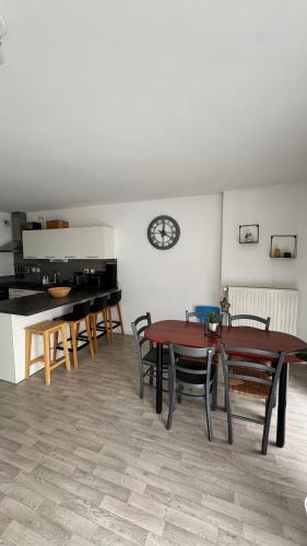 Appt T3 cuisine aménagée et équipée accès PMR