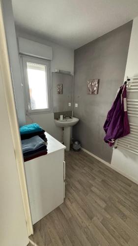 Appt T3 cuisine aménagée et équipée accès PMR