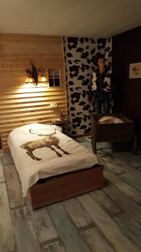 Postel nebo postele na pokoji v ubytování le gite de zoelie