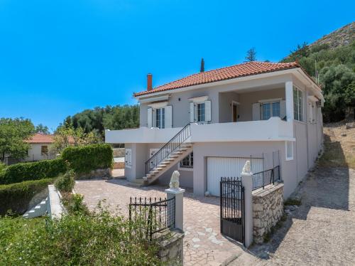 Το κτήριο όπου στεγάζεται  η βίλα