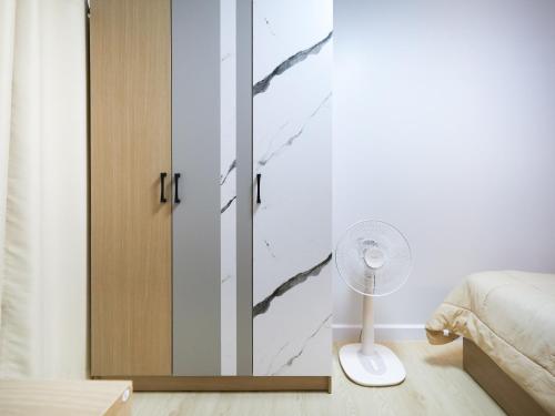 a bedroom with a glass door with a lamp next to a bed at Cozy 2BR Near Impact Arena, LTAT- WiFi Washer near DMK at C2 in Ban Song Hong