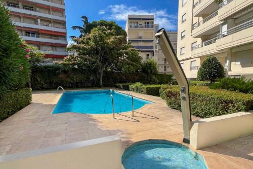 2-Br Apartment Residence with Pool Near La Croisette